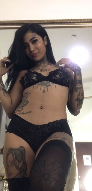 Model - EmilieLake JOI