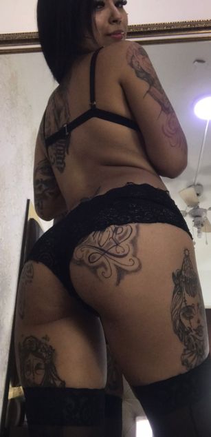 Model - EmilieLake JOI