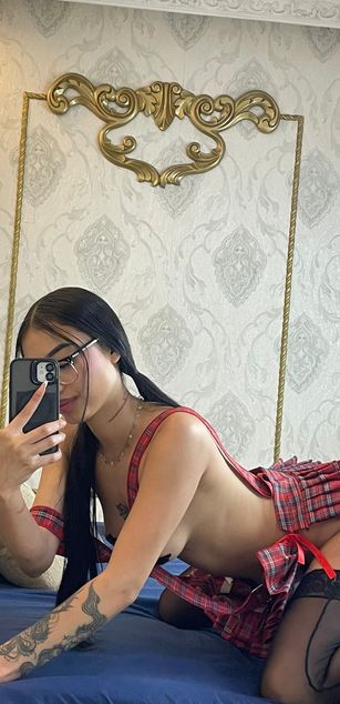 Model - Cata Stones deepthroat