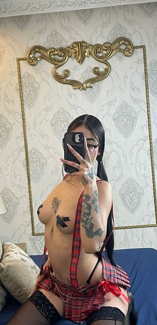 Model - Cata Stones deepthroat