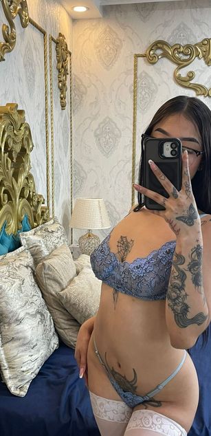 Model - Cata Stones deepthroat