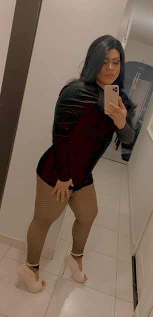 Model - Valentina curvy