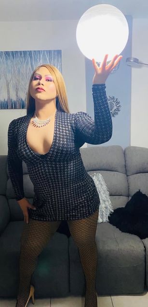 Model - Valentina curvy