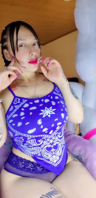 Model - AngelyDirtySquirt deepthroat