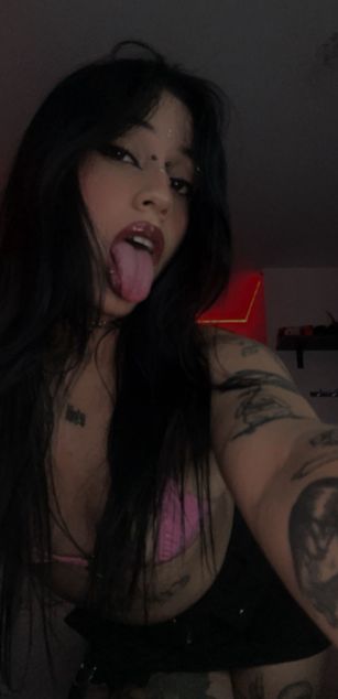 Model - Katzze girlfriend