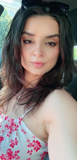 Model - AngieLipsX dirtytalk