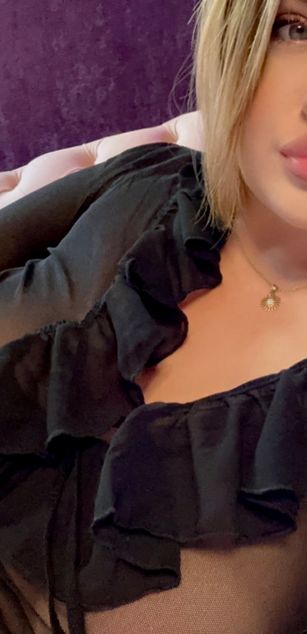 Model - EvaZayn blowjob