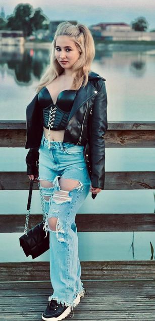 Model - SuzzySweet blowjob