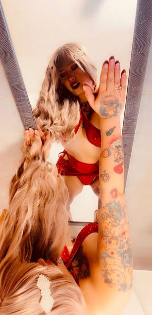 Model - medakawaii deepthroat