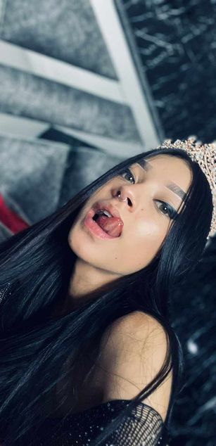 Model - Coral Jones ass