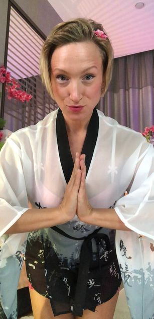 Model - Uma striptease