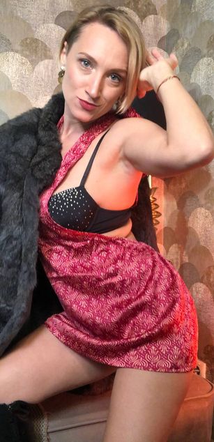 Model - Uma striptease