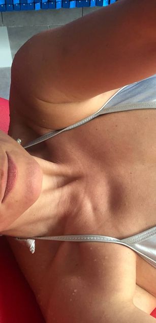 Model - Uma striptease