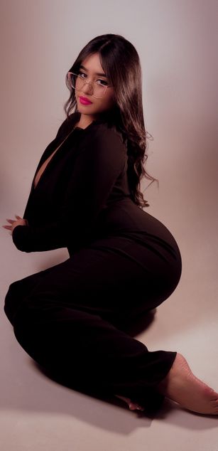 Model - Lisana Smith deepthroat