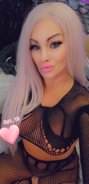 Model - ELIZABLUE4U2C shaved