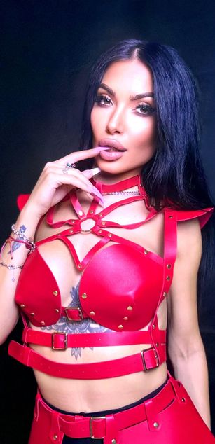 Model - MissMoniqueSpell pantyhose