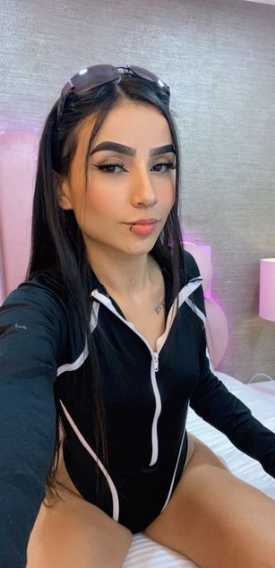 Model - Mia Jade Squirting