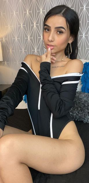 Model - Mia Jade Squirting