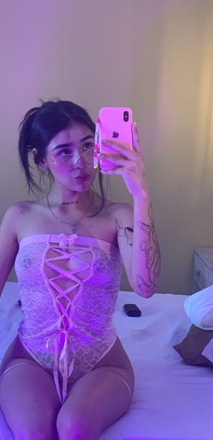 Model - Violet Blaze blowjob