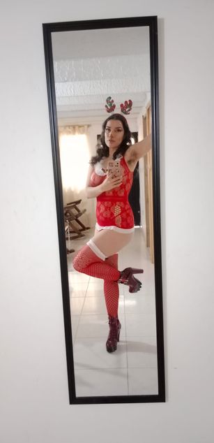 Model - Carmen Carmesi dirtytalk