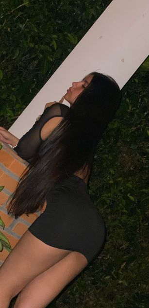 Model - Lara Brooks deepthroat