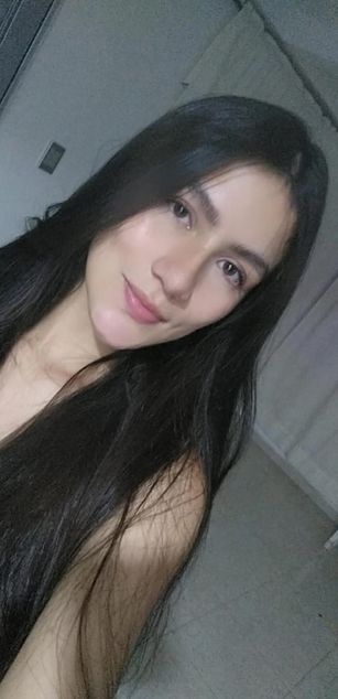 Model - LiaMoretti deepthroat