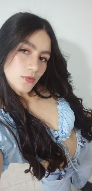 Model - LiaMoretti deepthroat