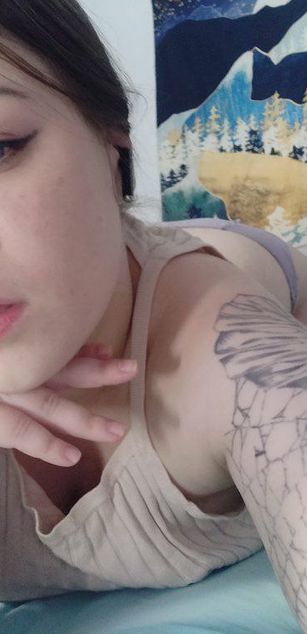 Model - Nessa Greyrat deepthroat