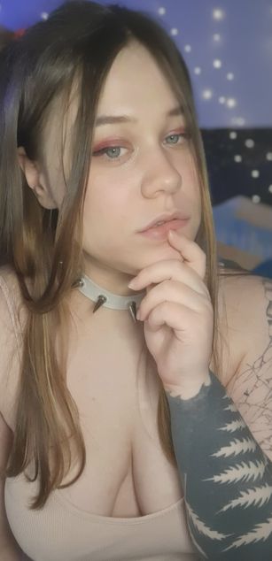 Model - Nessa Greyrat deepthroat