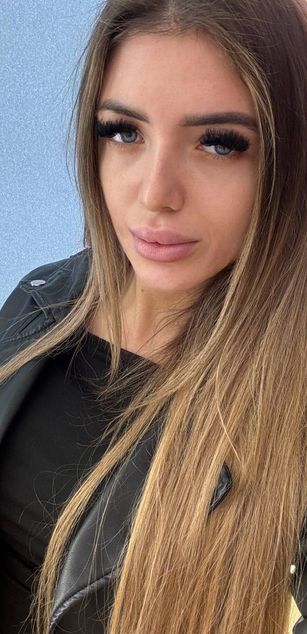 Model - StacyLush deepthroat