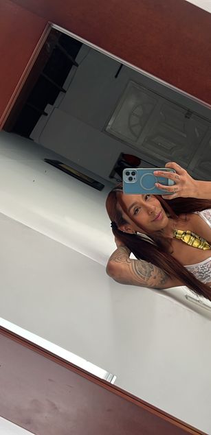 Model - EllaRose blowjob