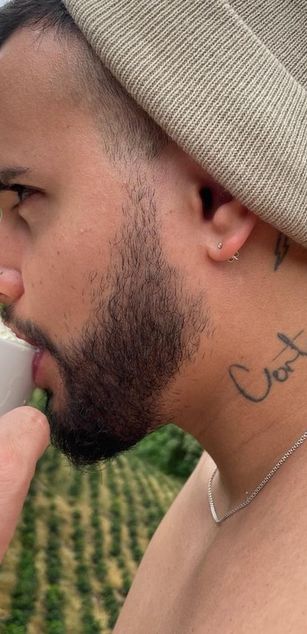 Model - Valentino sexy