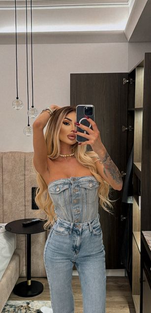 Model - Ariana bigtits