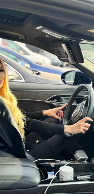 Model - Ariana bigtits