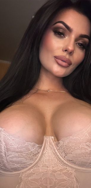 Model - HumbleBrunette prettyhottie
