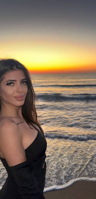 Model - StacyLush deepthroat