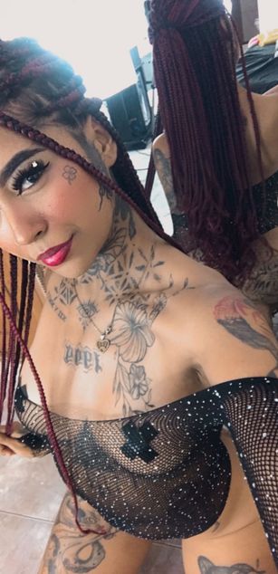 Model - EmilieLake JOI