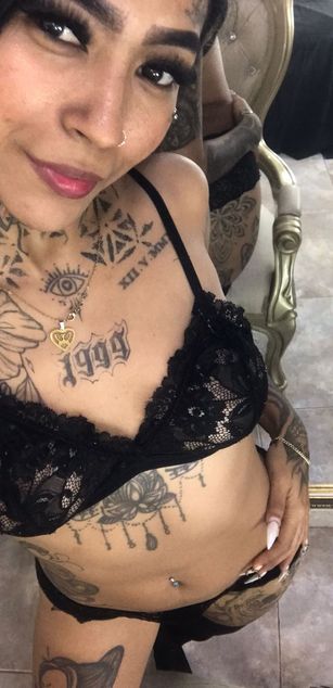 Model - EmilieLake JOI