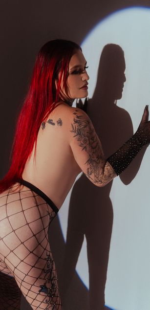 Model - AmaranthaVelmet striptease
