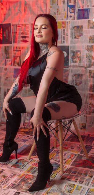 Model - AmaranthaVelmet striptease