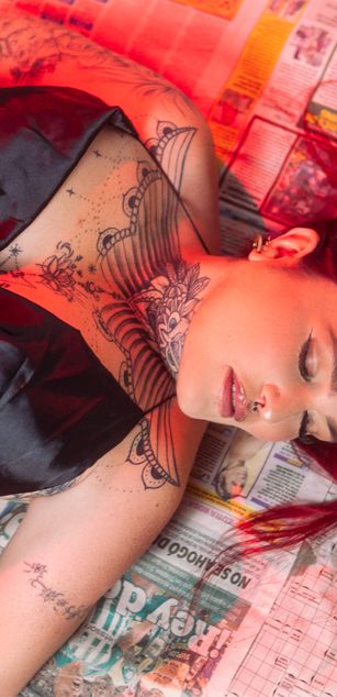 Model - AmaranthaVelmet striptease