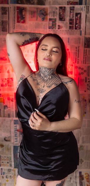 Model - AmaranthaVelmet striptease