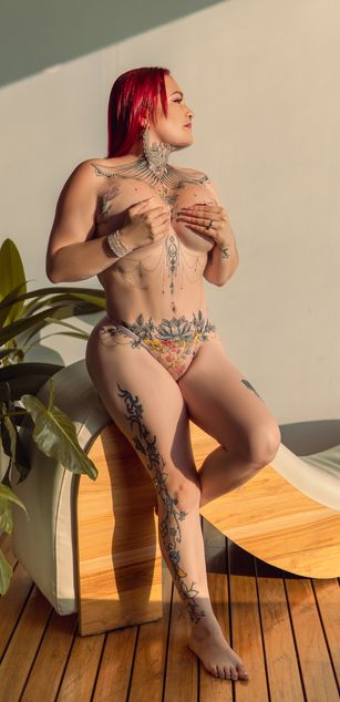 Model - AmaranthaVelmet striptease