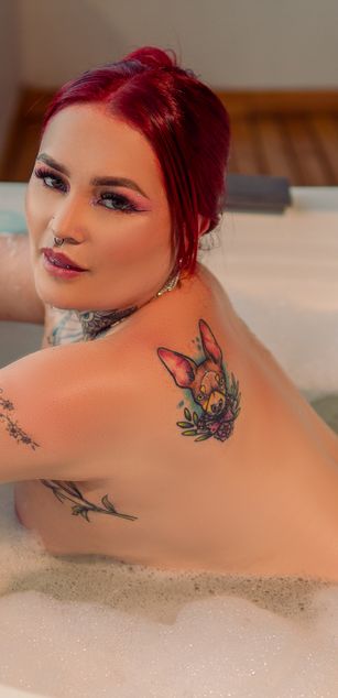 Model - AmaranthaVelmet striptease