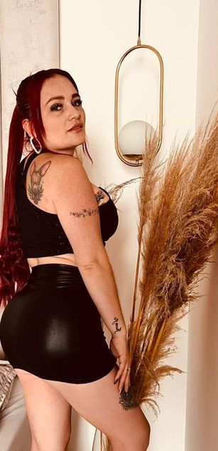 Model - AmaranthaVelmet striptease