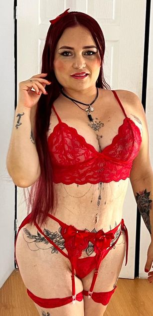 Model - AmaranthaVelmet striptease