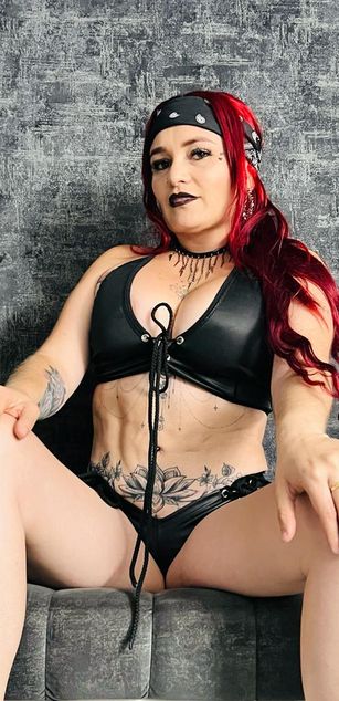 Model - AmaranthaVelmet striptease