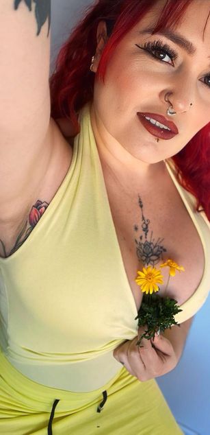 Model - AmaranthaVelmet striptease