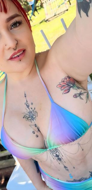 Model - AmaranthaVelmet striptease