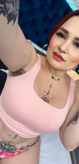 Model - AmaranthaVelmet striptease